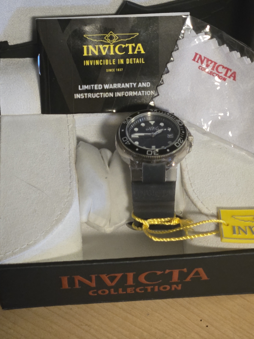 Nwt Invicta Men's Black Dive Watch with Rubber Strap